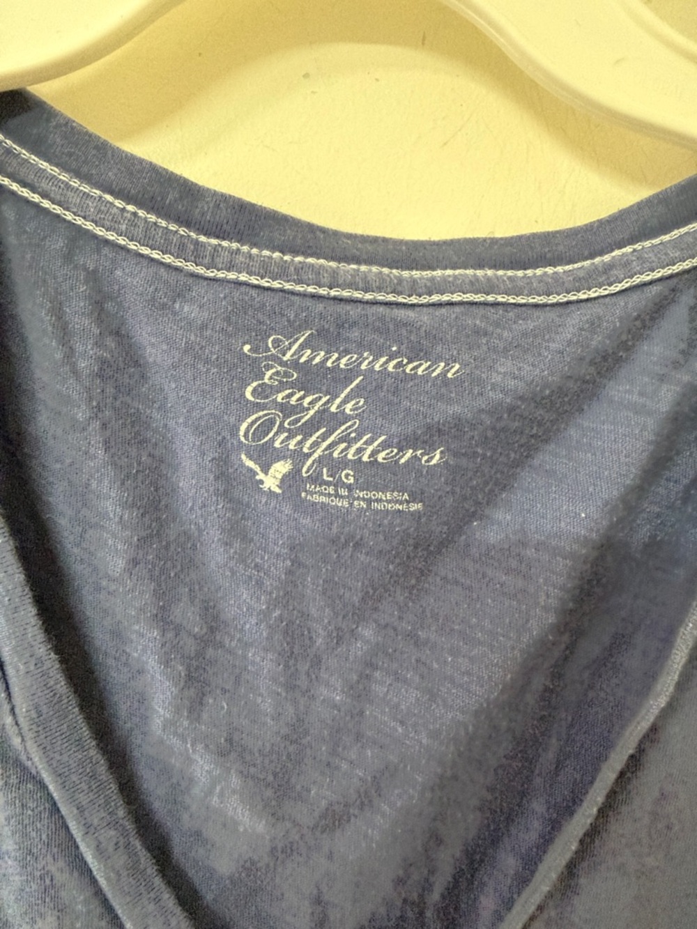 American Eagle Outfitters Blue V-Neck Peace Floral Tee 2009 - Picture 2 of 3